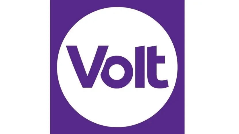 Ein weißer Kreiß vor lila Hintergrund. Im Kreis steht in lila Buchstaben "Volt"