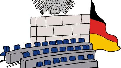 Stuhlreihen im Bundestag mit Deutschlandflagge und Bundesadler