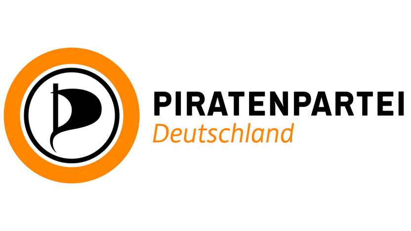 Logo der Piratenpartei: Orangener Kreis in dem sich an einem Mast ein schwarzes Segel bläht und zusammen mit dem Mast ein  P bildet. Daneben in schwarzen Buchstaben das Wort PIRATENPARTEI