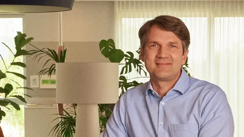 Portrait von Björn Schneider.