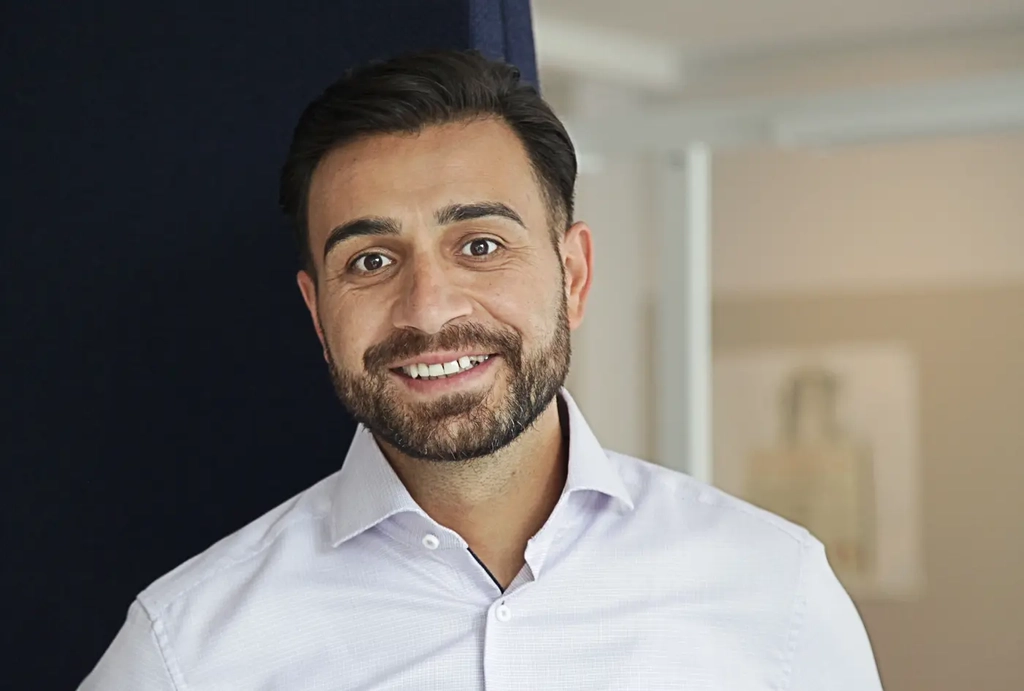 Ein Portraitbild von Erol Celik.