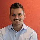 Ein Portraitbild von Nilson Reyes.