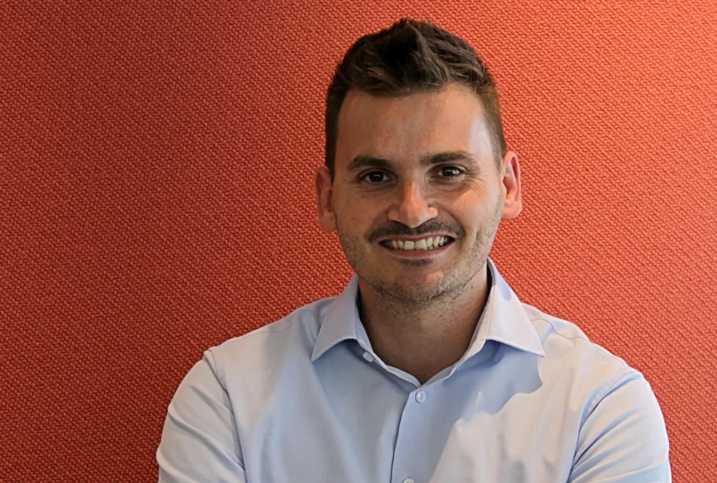 Ein Portraitbild von Nilson Reyes.