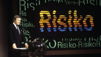 Wim Thoelke im Studio von "Der große Preis".