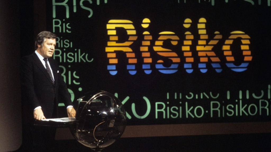 Wim Thoelke im Studio von "Der große Preis".