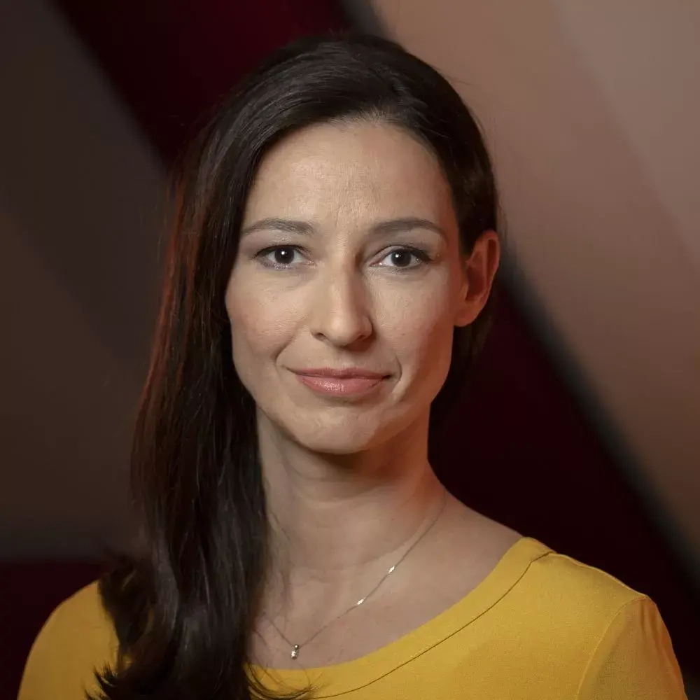 Ein Porträtfoto der Journalistin Pinar Atalay.