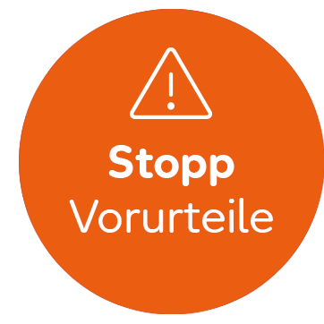 Ein orange-farbener Kreis. Darin befindet sich ein Ausrufezeichen sowie die Worte "Stop Vorurteile"