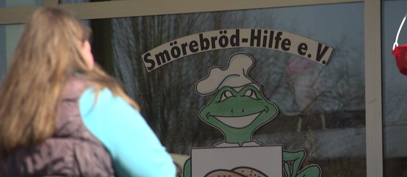 Das Schaufenster der Smörebröd-Hilfe in Flensburg.