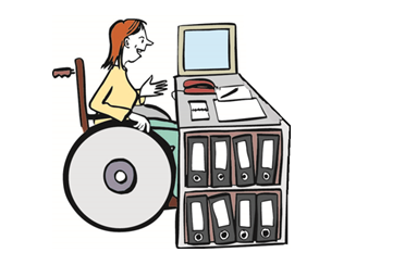 Rollstuhlfahrerin sitzt am Schreibtisch