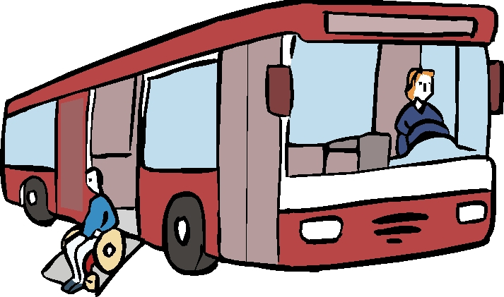 Rollstuhlfahrer verlässt einen Bus über eine Rampe