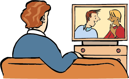 Mann sitzt einem Fernseher