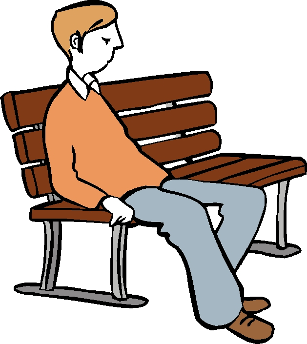 Mann sitzt alleine auf einer Bank