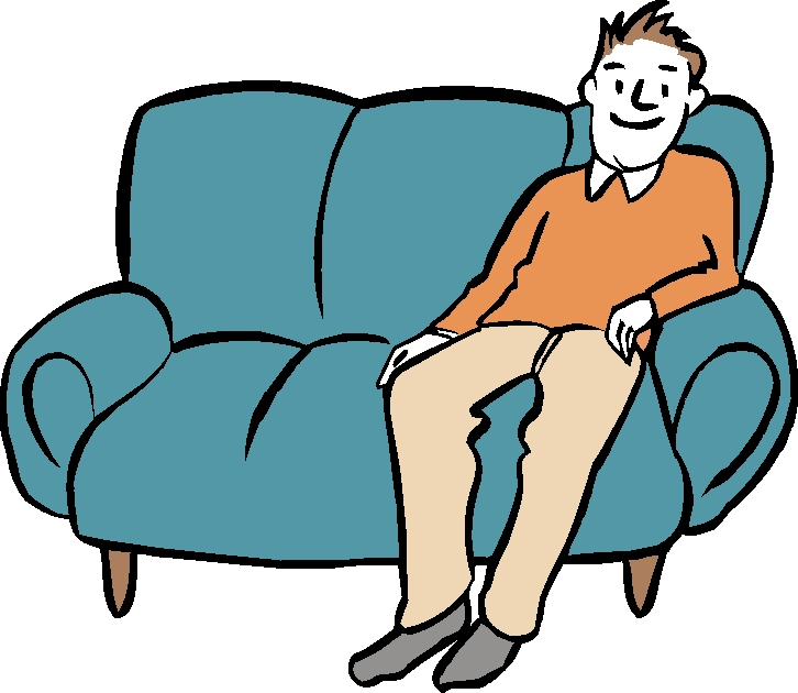 Mann sitzt alleine auf einem Sofa