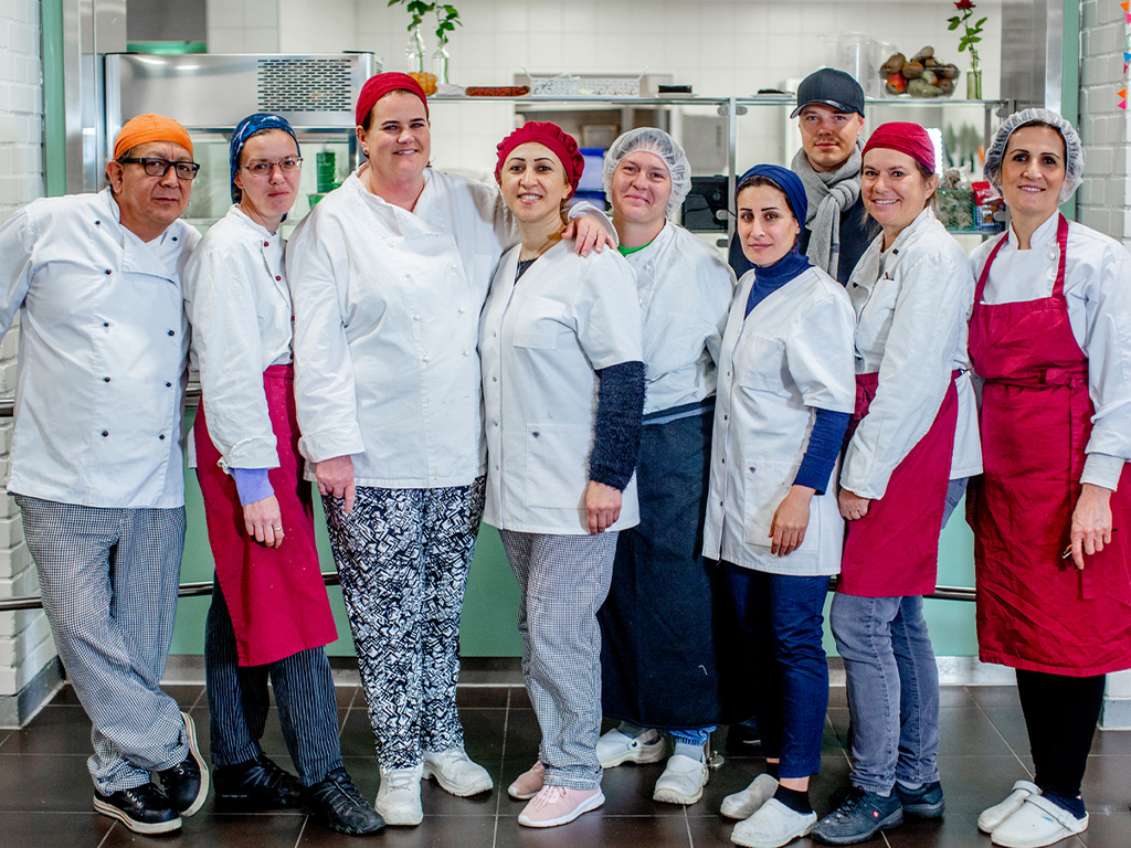 Gruppenfoto der Mitarbeiter*innen