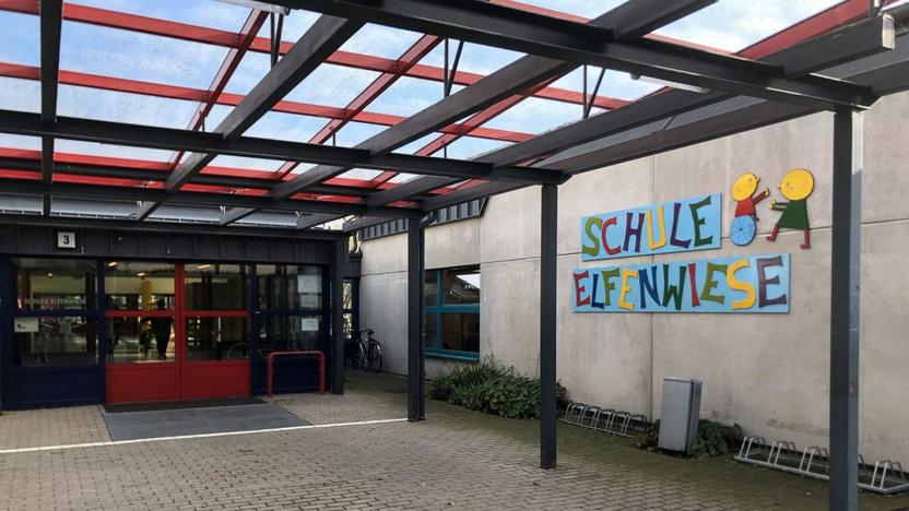 Der Eingang der Schule Elfenwiese.