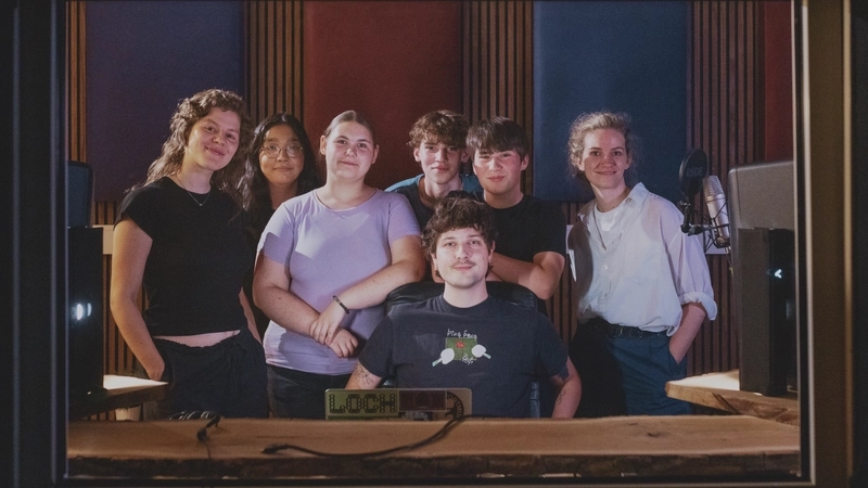 Jugendbild von jungen Leute in einem Tonstudio