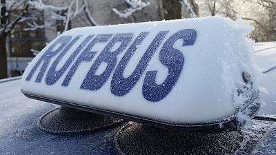 Taxileuchte mit der Aufschrift Rufbus