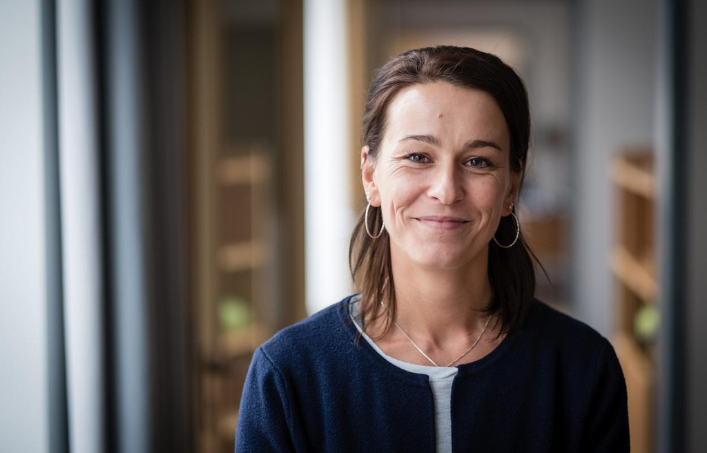 Jeanette Georgi lächelt in die Kamera.