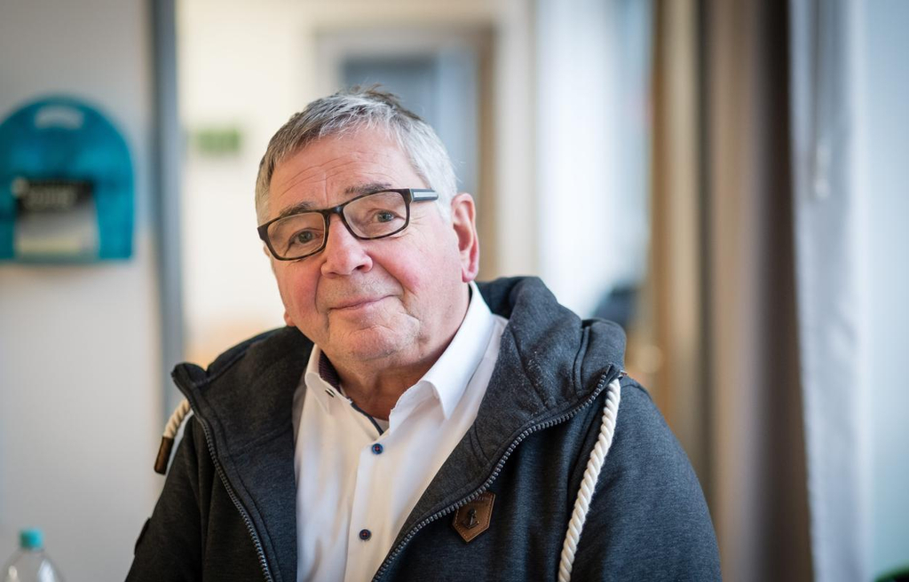 Thomas Buch lächelt in die Kamera.