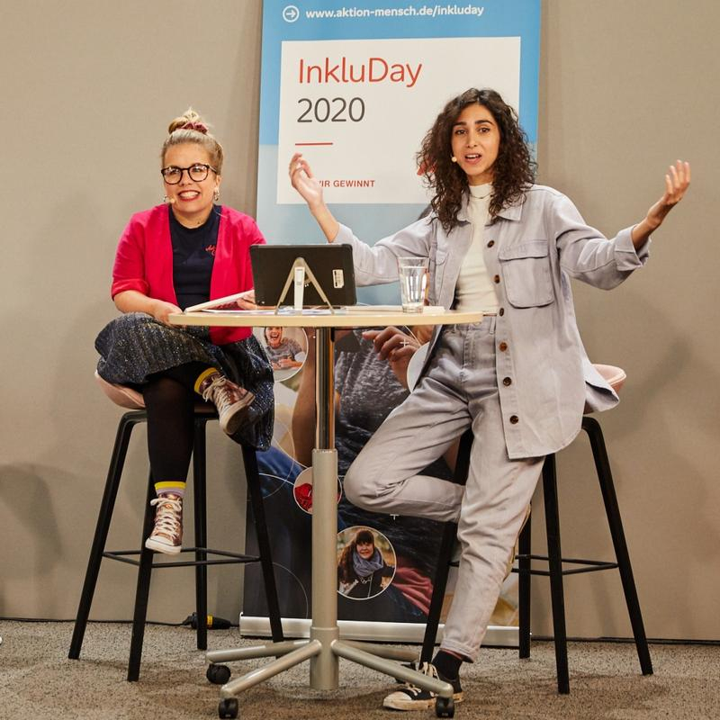 Ninia und Suri im InkluDay-Studio.