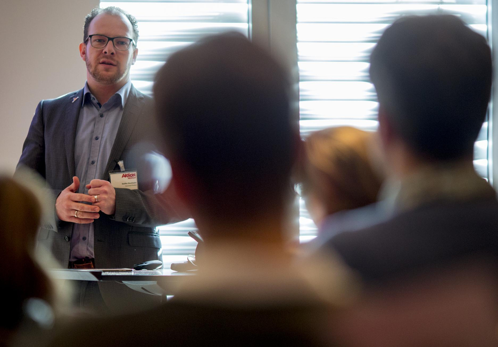 Steffen Bockhahn spricht vor Publikum.