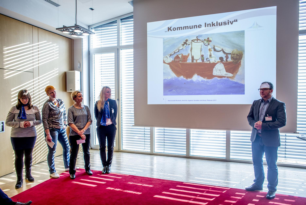 Einige Vertreter aus Rostock stellen sich vor.