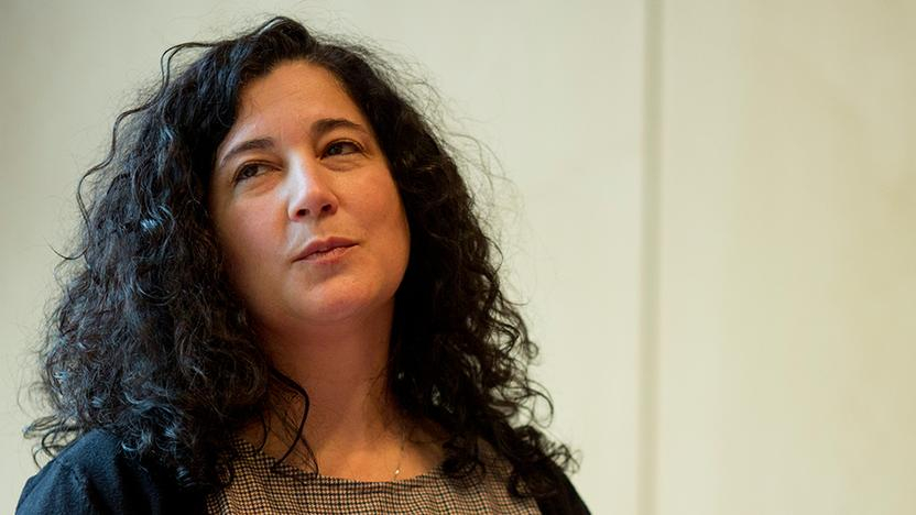 Carolina Zibell hält einen Vortrag