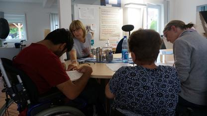 Besucher im Bildungstreff Nieder-Olm.