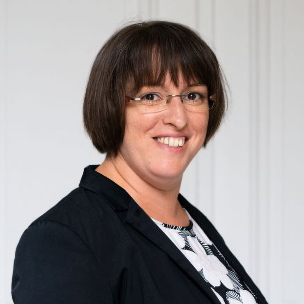 Ein Portraitfoto von Zsuzsanna Majzik.