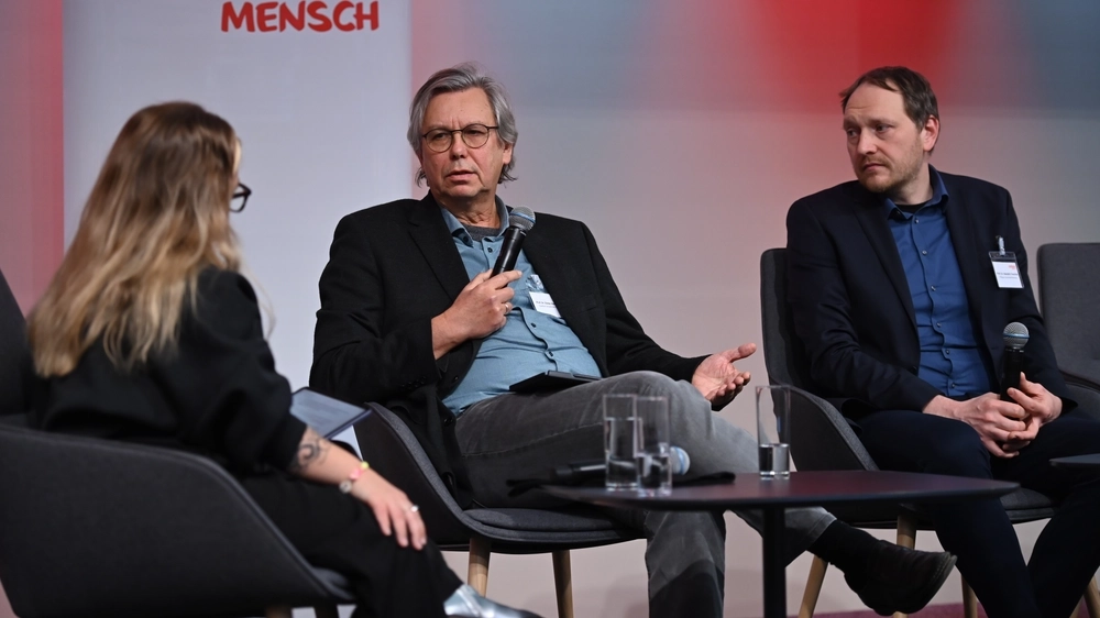 Drei Teilnehmende des Gesprächs zur Sozialräumlichen Veränderung beim Kongress Veränderung gestalten – Kommunen werden inklusiv