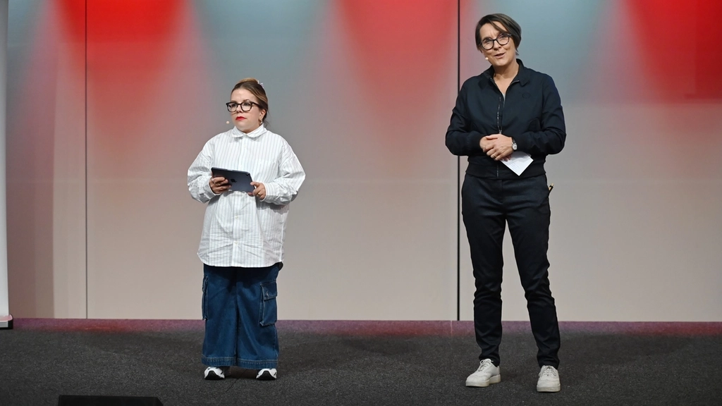 Die Moderatorinnen Ninia LaGrande und Christina Marx