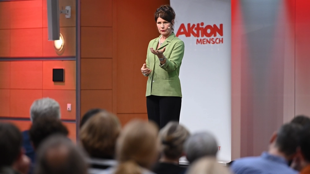 Claudine Nierth spricht beim Kongress Veränderung gestalten – Kommunen werden inklusiv