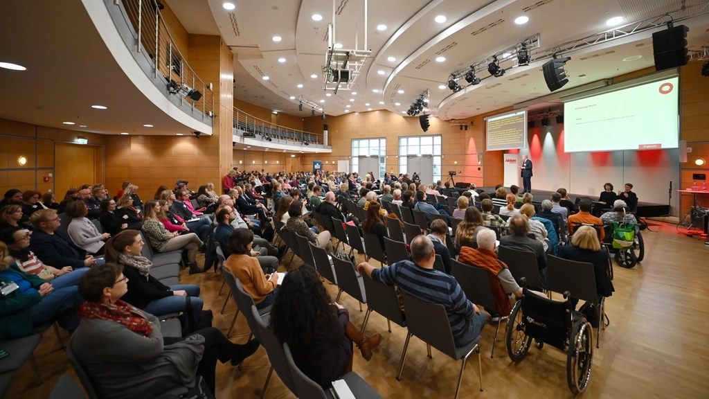 Blick in den voll besetzten Kongress-Saal