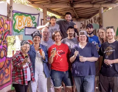 Gruppenbild der Projektteilnehmer*innen.