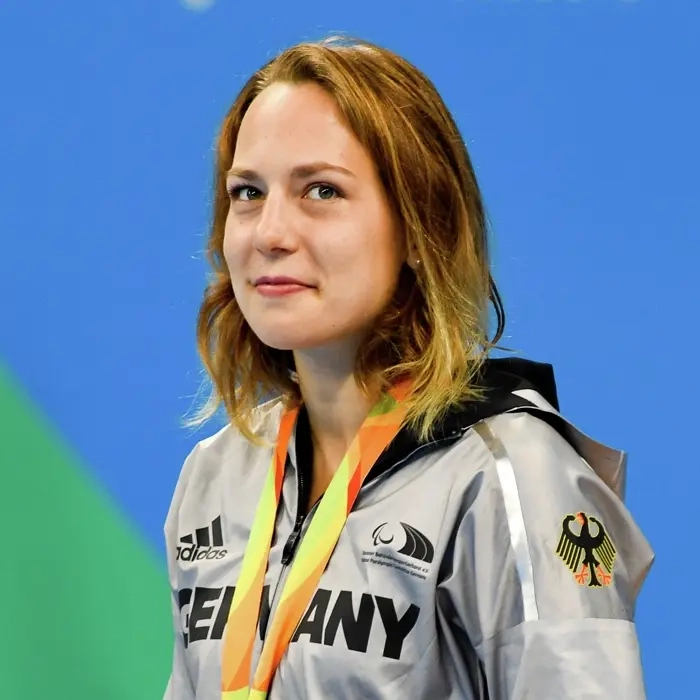 Porträt der Schwimmerin Maike Schwarz