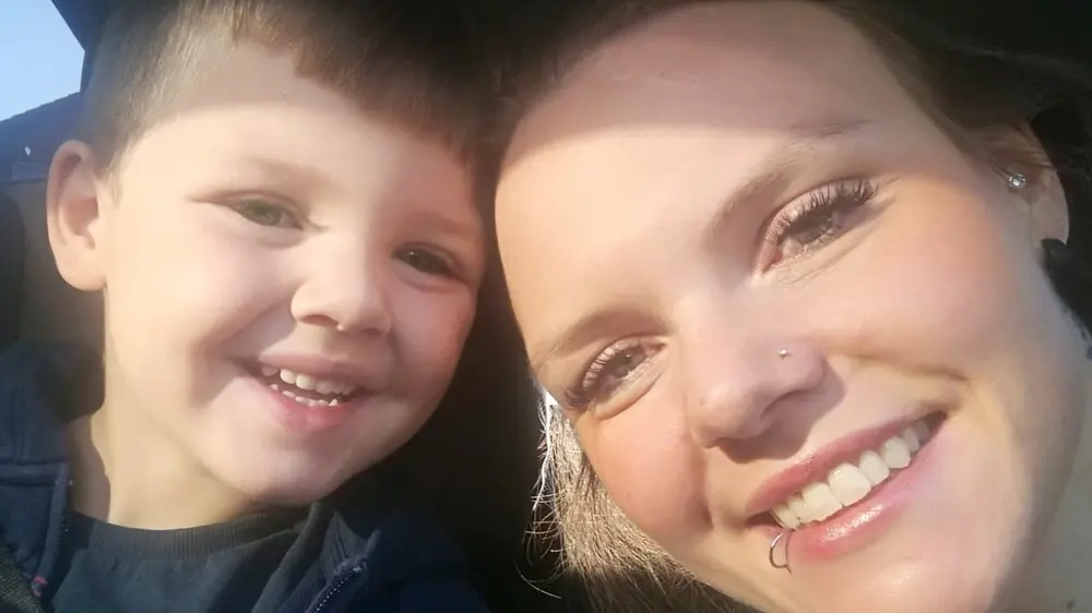 Ina mit ihrem Sohn Jayden.