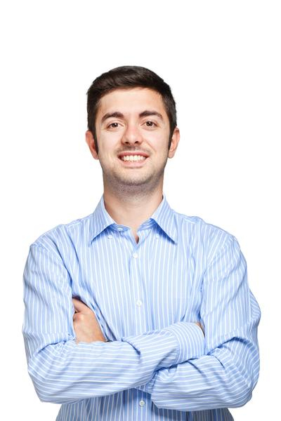 Portrait desselben Mannes, der hier mit einem normalen Hemd bekeidet ist.